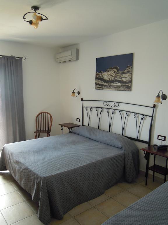 Hotel Punta Barone Santa Marina Salina Room photo