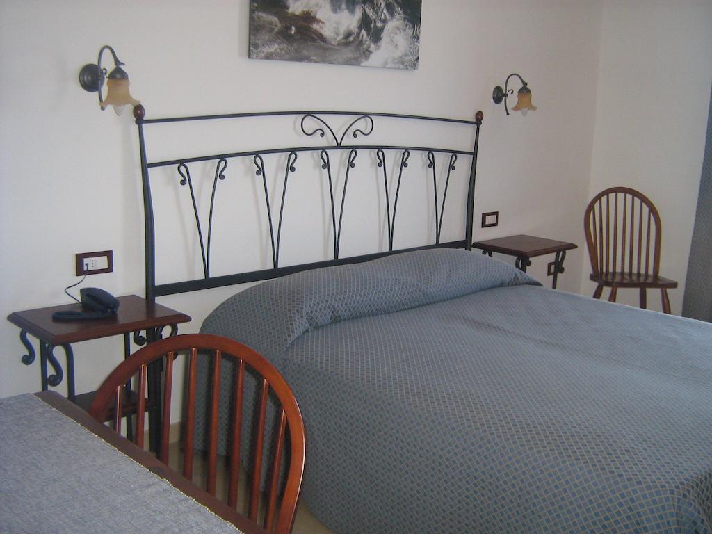 Hotel Punta Barone Santa Marina Salina Room photo